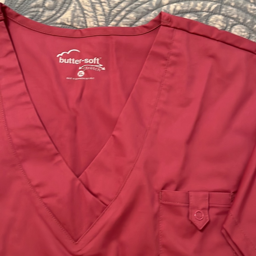 Scrub top. Lots of details. Never worn - Picture 3 of 6